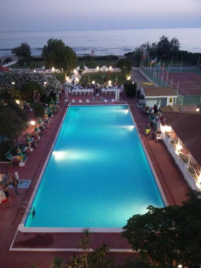 Гостиница International Resort  Мондрагоне